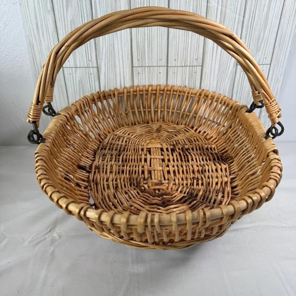 Vintage Oval Wicker Basket with Folding Handles‎ Natural Tan Farmhouse Decor